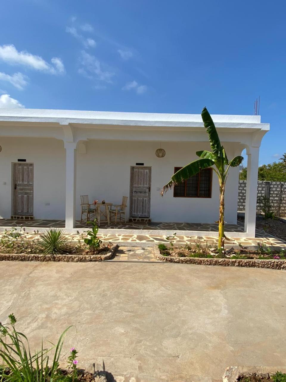 Red Land House Bed & Breakfast Watamu Exterior photo