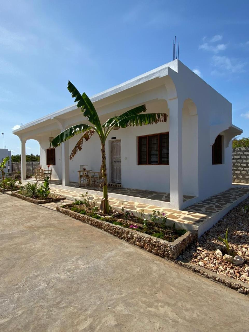 Red Land House Bed & Breakfast Watamu Exterior photo