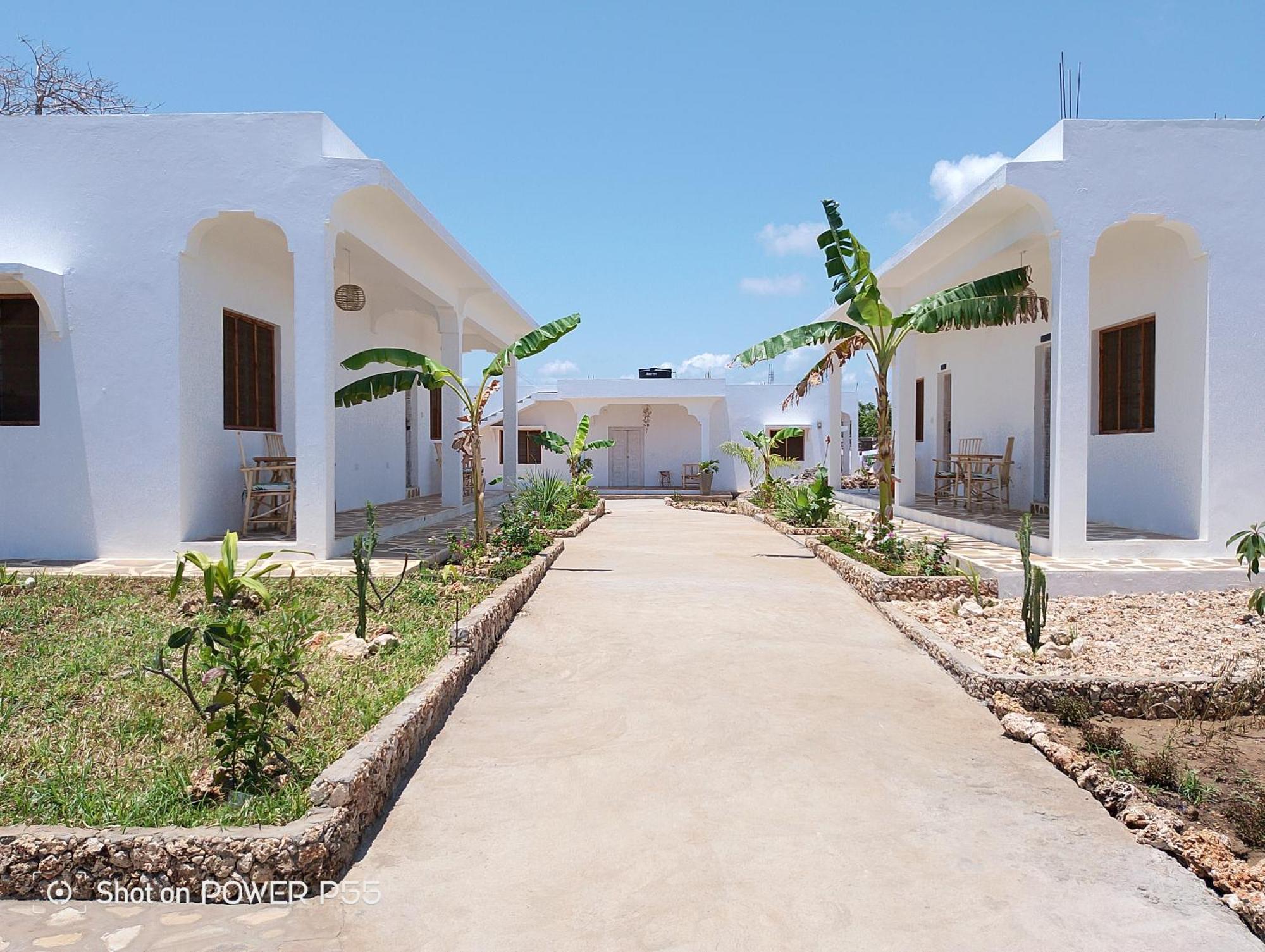 Red Land House Bed & Breakfast Watamu Exterior photo